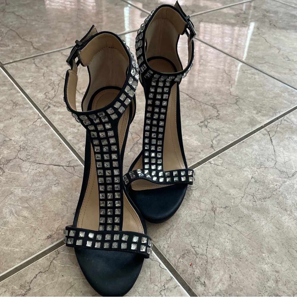 BCBGMAXAZRIA  BLK Satin Rhinestone Sandal 8.5